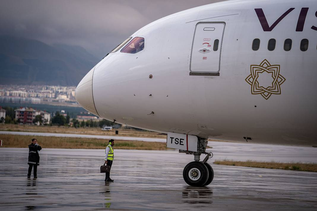 Erzurum’da zorunlu iniş yapan uçak, Hindistan’a döndü - Resim: 24